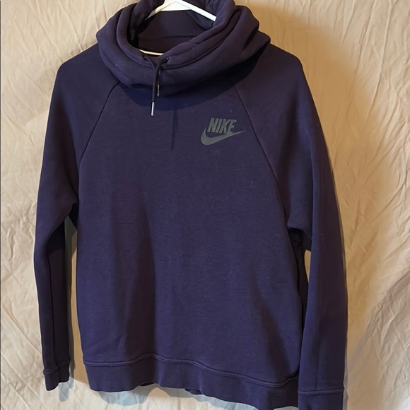 Nike Tops - Nike sweatshirt